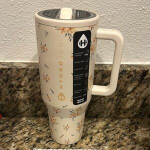 HydroJug 32oz Cottage Core NWT